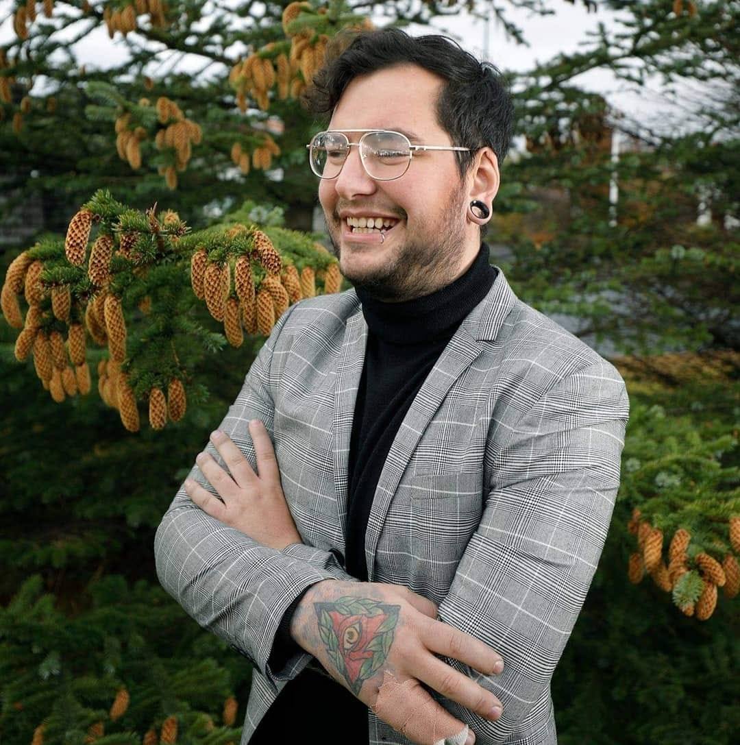 Formaður í formlegri stellingu